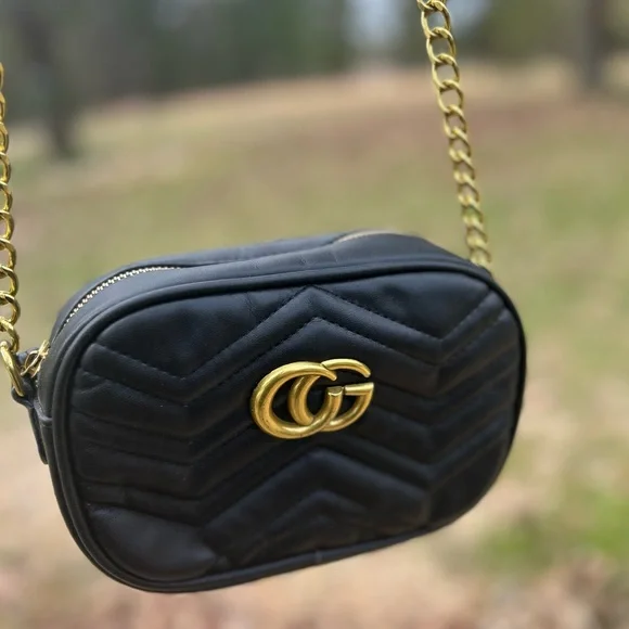 Black Quilted Crossbody purse - Picture 3 of 6